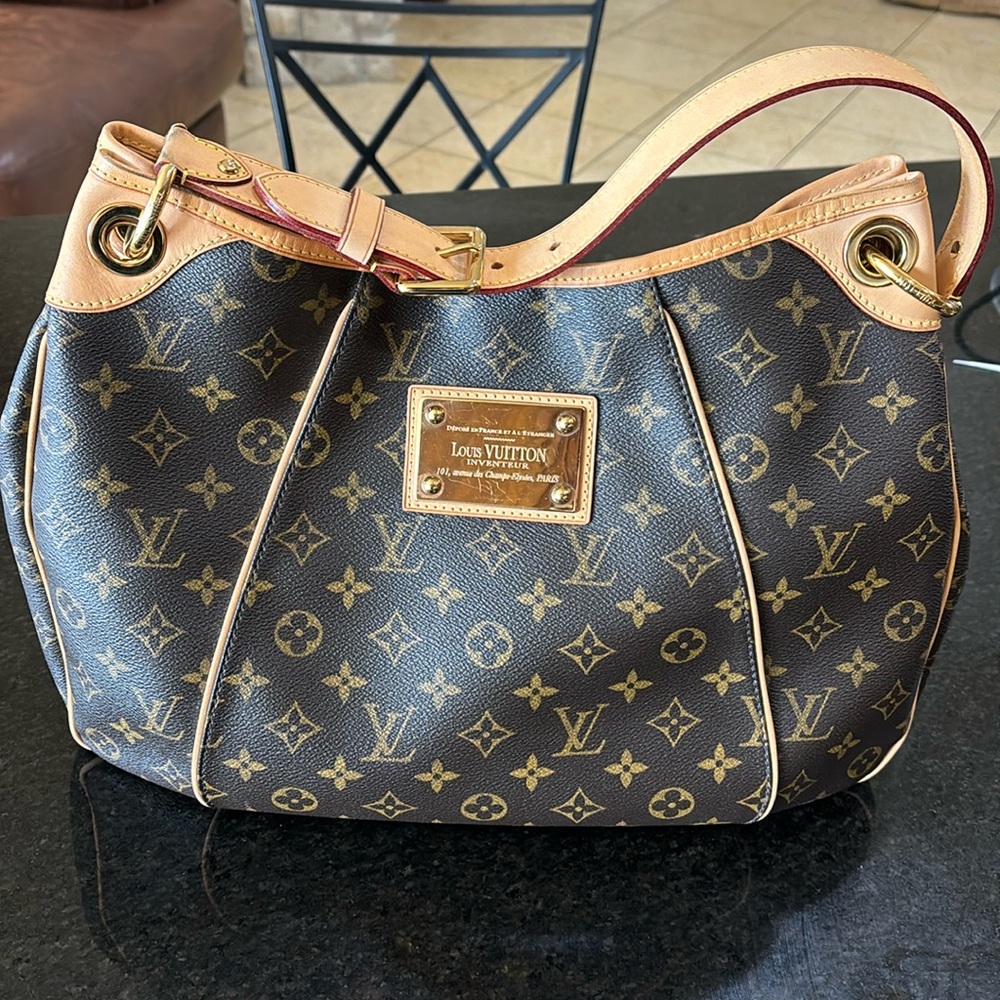 Louis Vuitton Galliera PM